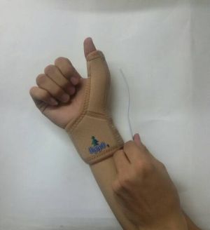 Ортеза за китка с фиксираща метална ортеза за палеца
